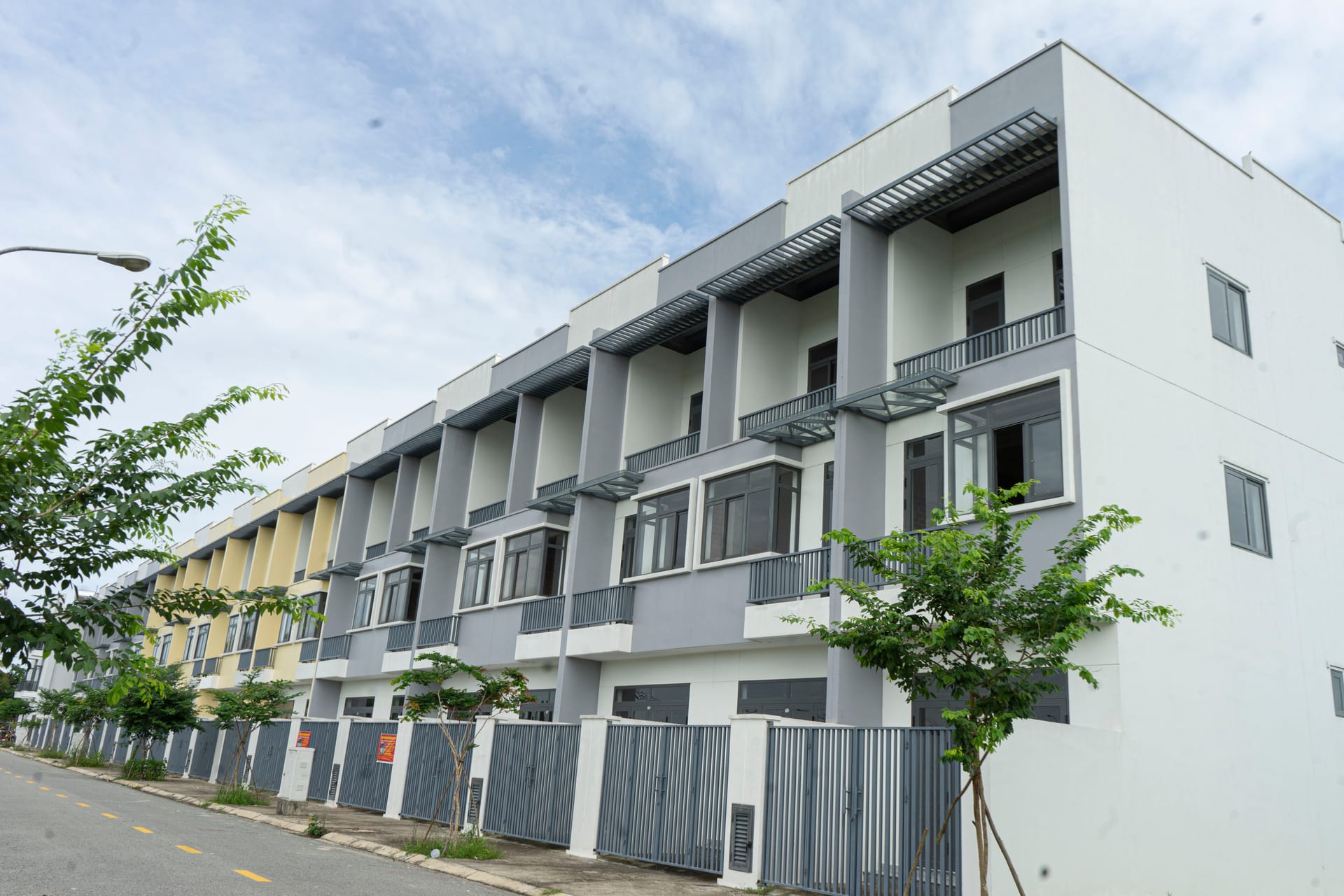 Nhà phố 1 trệt 2 lầu - Căn 48 - Khu E3